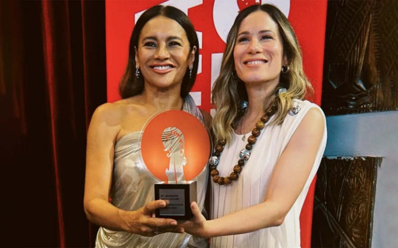 O sucesso em papéis cômicos não impediu que Dira continuasse investindo em personagens dramáticos. Em 2009, ganhou enorme repercussão ao interpretar Norminha na novela “Caminho das Índias”. A personagem tornou-se um fenômeno cultural, gerando debates, memes e repercussão nacional. 