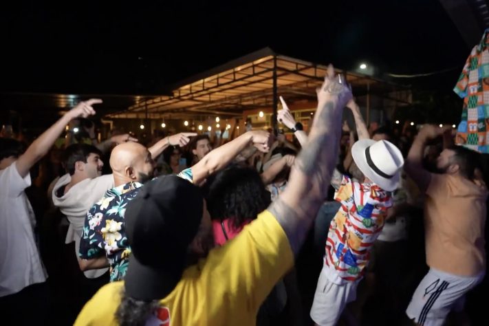 Homem com câncer terminal celebra despedida com chope, roda de samba e homenagens - Reprodução/TV Globo