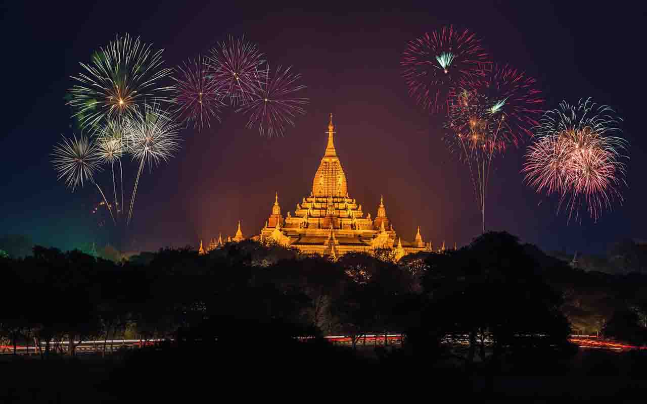 Myanmar (Antiga Birmânia) - 55 milhões de habitantes. Capital: Naipidau.  O nome foi modificado em 1989 pela junta militar que governava o país, um ano depois de um massacre com milhares de mortos numa revolta popular.