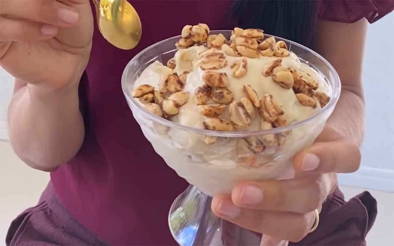 Sorvete de Amendoim - Ótima opção para dias de intenso calor, é uma deliciosa sobremesa. Ideal para preparo caseiro, possui aproximadamente 92 calorias a cada 27 gramas.