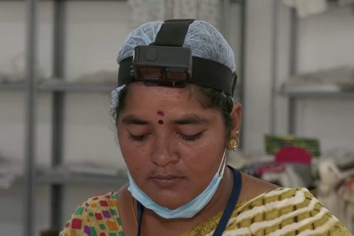 Trabalhadores indianos estão treinando robôs de IA para assumirem seus empregos – Reprodução/YouTube AFP News
