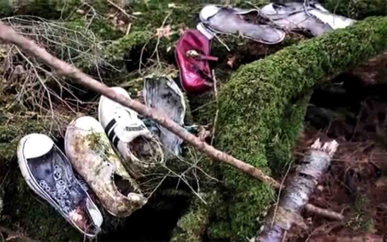 Objetos pessoais abandonados, como sapatos, roupas - Floresta Aokigahara, situada na base noroeste do monte Fuji, no Japão - Reprodução do Youtube Canal ADD TO YOUR KNOW