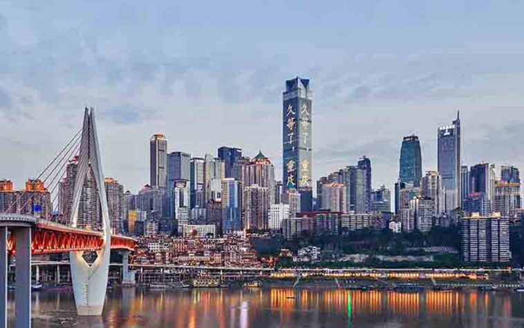 Chongqing, Centro financeiro- Estrada ( Rodovia Lingpaishi) em Z de em Chongqing, na China, assusta motoristas - Juukeihc/Wikimédia Commons