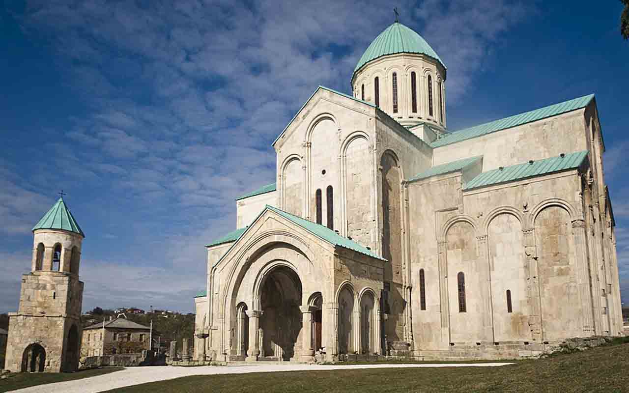 A Geórgia possui três locais reconhecidos como Patrimônios Mundiais da UNESCO e  um deles é a Catedral Bagrati e o Mosteiro Gelati.