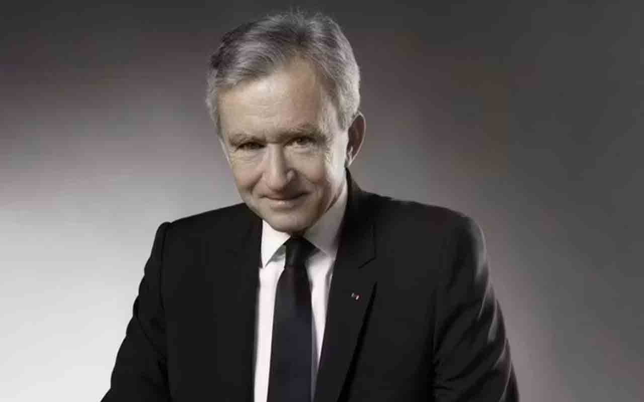 O lançamento também reforça uma tendência cada vez mais comum entre marcas de luxo: associar produtos tradicionais a celebridades internacionais. Além do peso de Harrison Ford, a presença indireta de Bernard Arnault (foto) e da LVMH ajudou a transformar o novo whisky em um assunto comentado muito além do universo das bebidas.