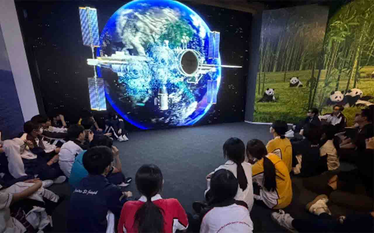 O museu enfrenta o desafio de atualizar suas exposições diante das rápidas mudanças tecnológicas e da crescente importância da cibersegurança. A expansão para temas como inteligência artificial e proteção de dados digitais já está em pauta. O futuro da instituição depende de manter o equilíbrio entre preservação histórica e inovação educativa, garantindo relevância contínua para novas gerações.