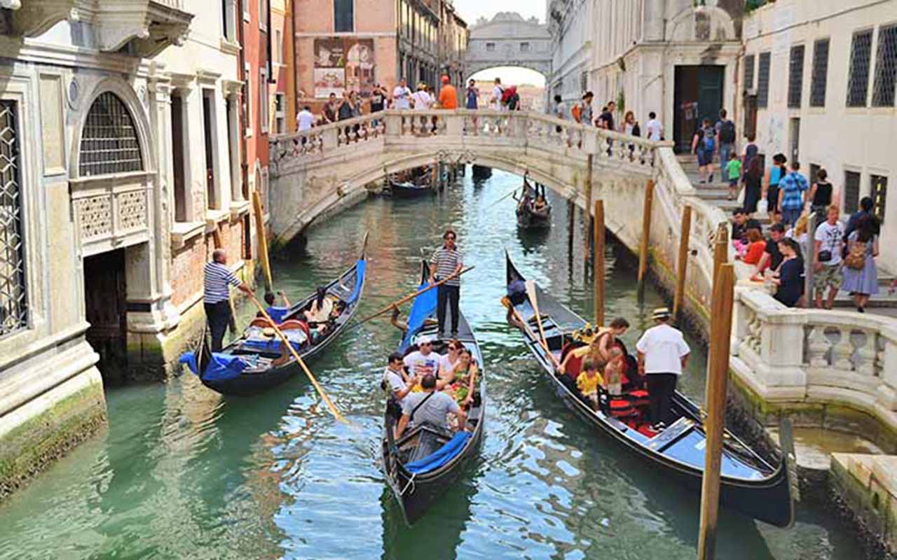 Conhecer as gôndolas é mergulhar na tradição e na história de Veneza - As gôndolas de Veneza, Itália - Reprodução do Flickr jpellgen (@1105_jp)