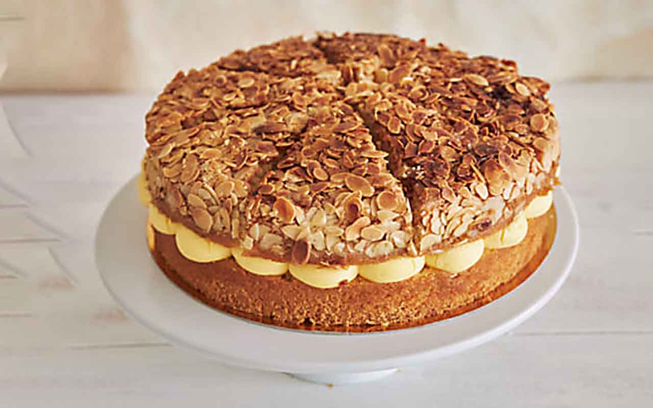 Amendoim para Confeitar - Este alimento quando é moído ou em pedaços é usado no preparo de bolos e tortas. Versátil e saboroso , dão um toque especial e refinado na decoração de sobremesas.