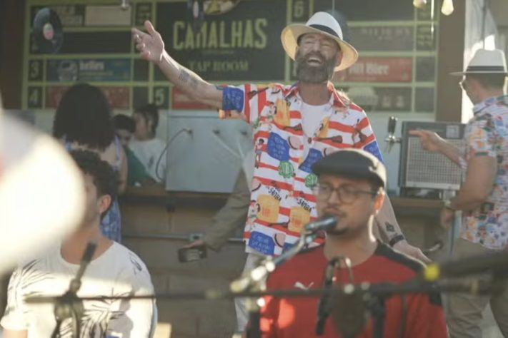 Homem com câncer terminal celebra despedida com chope, roda de samba e homenagens - Reprodução/TV Globo