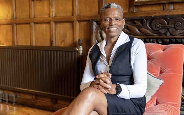 Ijeoma Uchegbu mulher viveu em abrigo para moradores de rua e se tornou uma cientista prestigiada - Divulgação/University of Cambridge