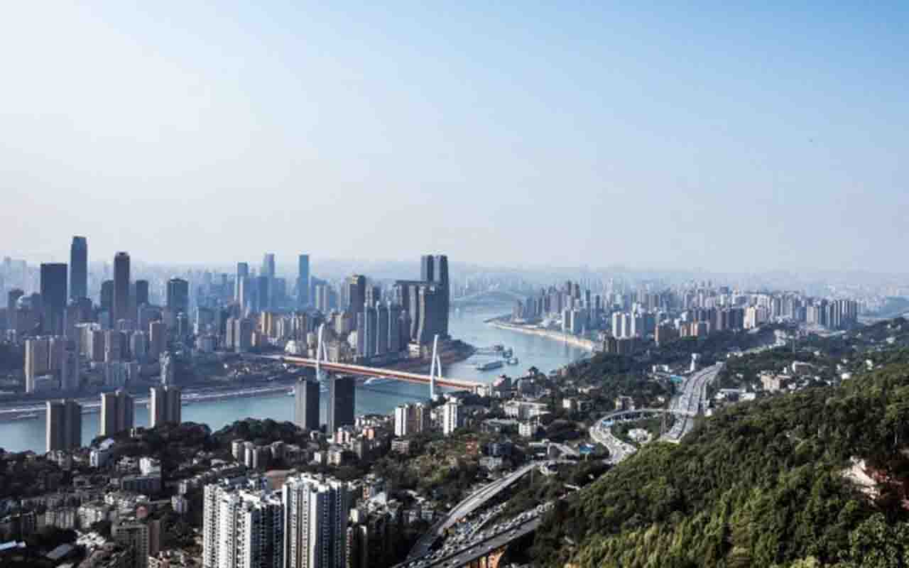 Atualmente, a cidade já superou Guangzhou e ocupa a 5ª posição entre as maiores economias da China, ficando atrás apenas de Xangai, Pequim e Shenzhen.