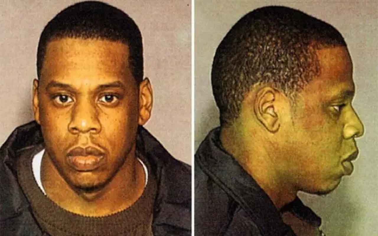 Jay-Z – Antes de se tornar um magnata da música, Jay-Z foi preso em 1999 por esfaquear um produtor de discos, em um episódio envolvendo disputas no meio musical. Ele se declarou culpado e recebeu liberdade condicional.