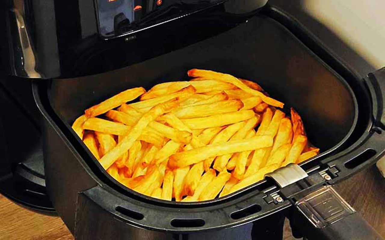 Quanto às suas utilidades, a air fryer é extremamente versátil e permite preparar uma grande variedade de pratos de maneira rápida e saudável. Além da tradicional batata frita, você pode fazer diversos outros alimentos.