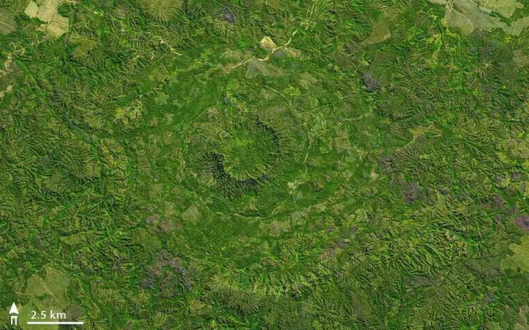 Maior cratera de meteoro fica no Brasil - Domo de Araguainha