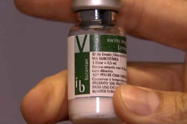 Aplicação da vacina da dengue do Butantan foi suspensa – Reprodução/GloboNews
