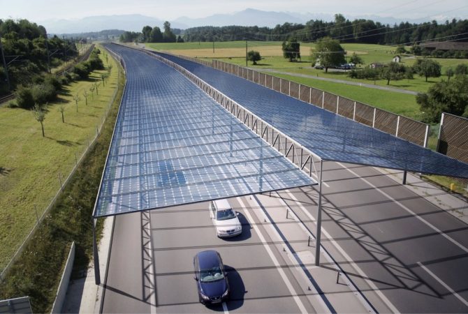 Na Alemanha, projeto aproveita espaço acima das estradas para gerar energia com painéis solares suspensos