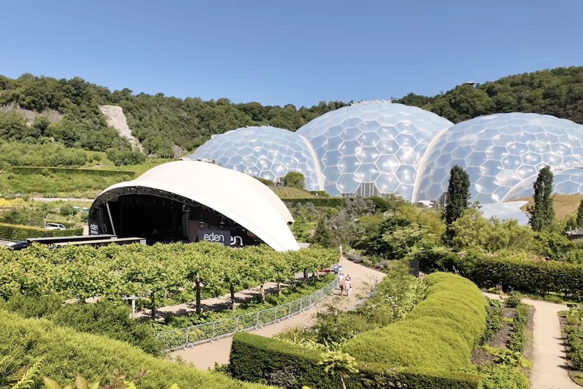 Desde sua inauguração, em 2001, o complexo passou a inspirar arquitetos, urbanistas e ambientalistas interessados em projetos capazes de unir eficiência estrutural, baixo impacto ambiental e valorização da paisagem. Grande parte do sucesso do projeto está associado ao uso da geometria geodésica, conceito popularizado pelo inventor e arquiteto estadunidense Buckminster Fuller.