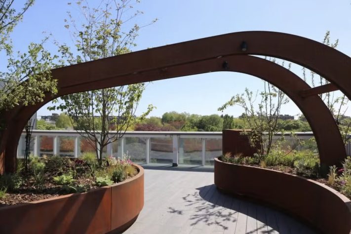 King's College Hospital, em Londres, inaugura jardim no terraço para receber pacientes de unidade de terapia intensiva – Reprodução @kingscollegehospital