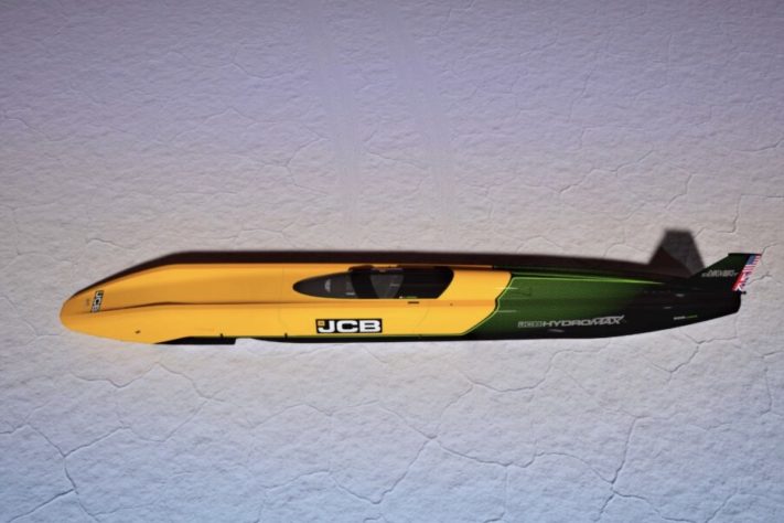 Protótipo Hydromax, da JCB, tentará superar os 563 km/h em busca de um novo recorde de velocidade – Divulgação
