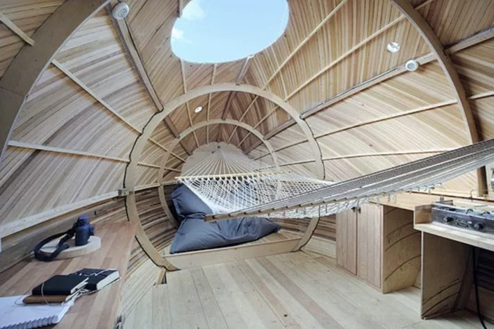 Exbury Egg, artista viveu dentro de ovo flutuante para acompanhar mudanças climáticas na Inglaterra – Divulgação