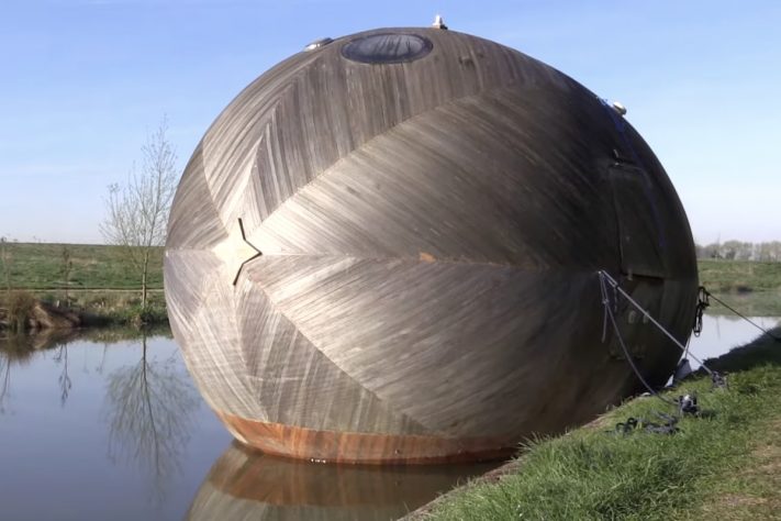 Exbury Egg, artista viveu dentro de ovo flutuante para acompanhar mudanças climáticas na Inglaterra – Divulgação