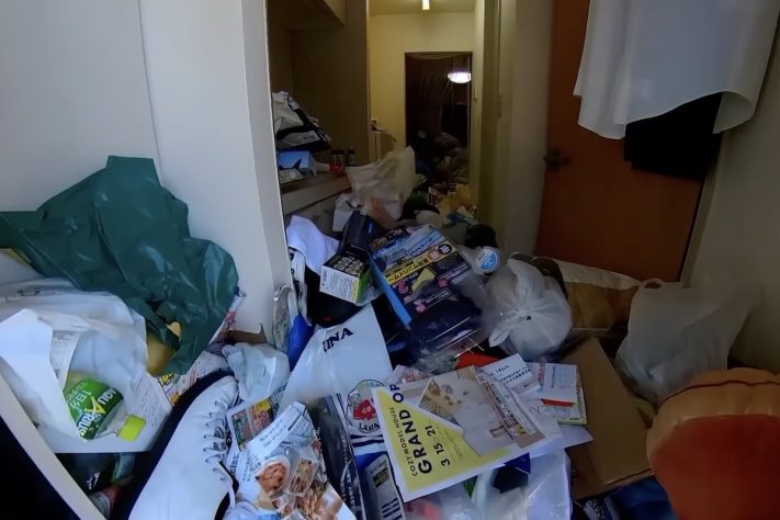 Gomi yashiki, casas lotadas de lixo viram dor de cabeça para autoridades no Japão – Reprodução/YouTube