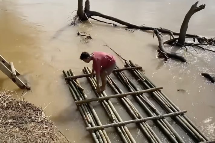 Projeto sustentável transforma troncos de bambu em casa flutuante totalmente funcional – Reprodução/YouTube