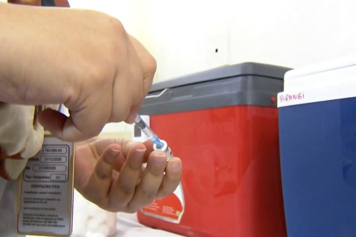 Aplicação da vacina da dengue do Butantan foi suspensa – Reprodução/TV Globo