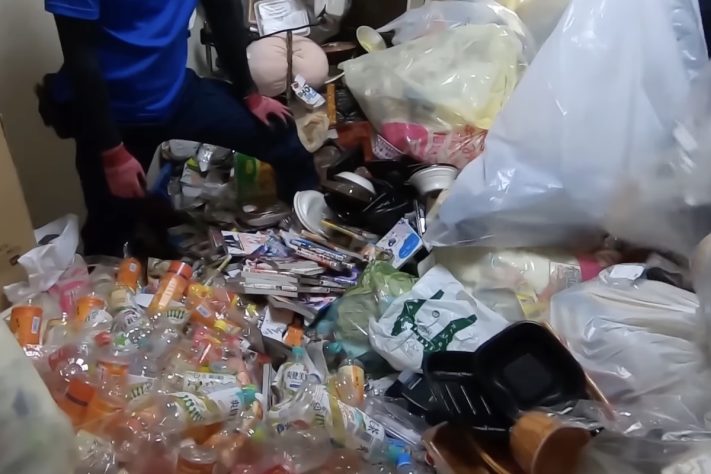 Gomi yashiki, casas lotadas de lixo viram dor de cabeça para autoridades no Japão – Reprodução/YouTube