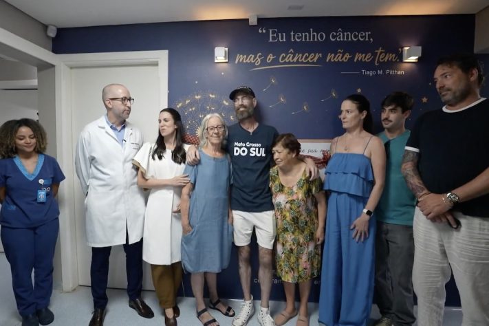 Homem com câncer terminal celebra despedida com chope, roda de samba e homenagens - Reprodução/TV Globo