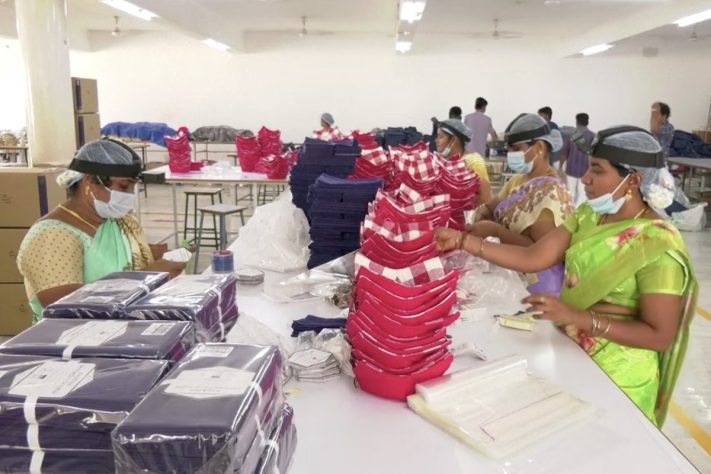 Trabalhadores indianos estão treinando robôs de IA para assumirem seus empregos – Reprodução/YouTube AFP News