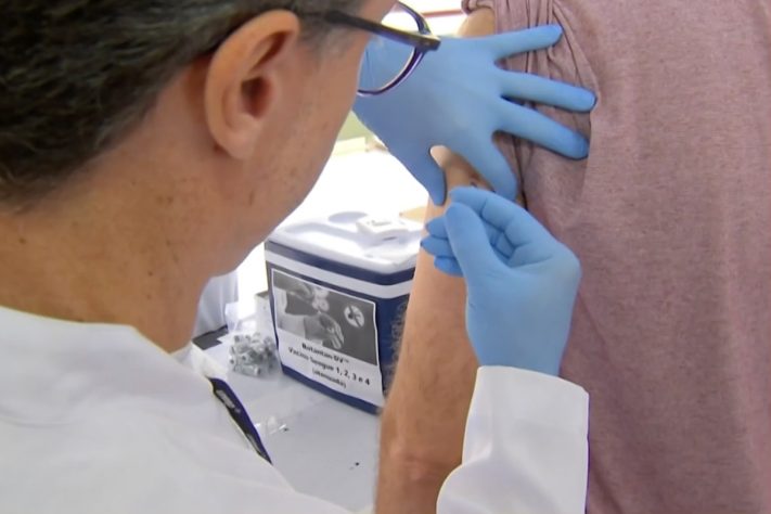 Aplicação da vacina da dengue do Butantan foi suspensa – Reprodução/TV Globo