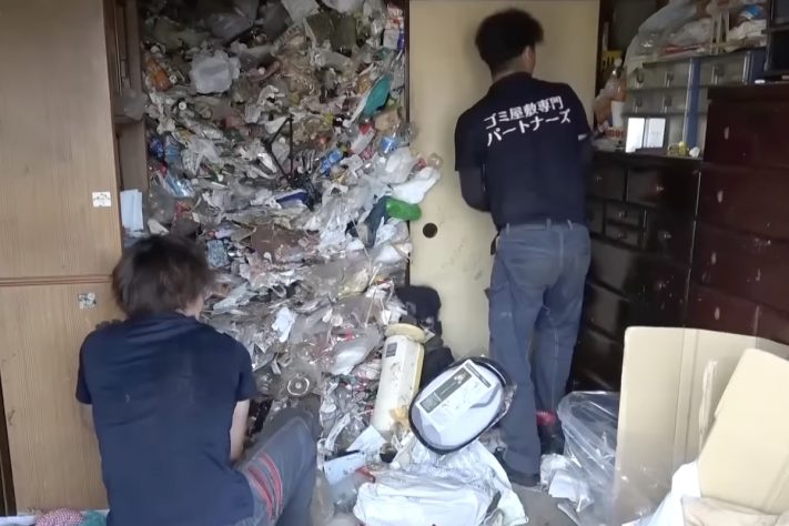 Gomi yashiki, casas lotadas de lixo viram dor de cabeça para autoridades no Japão – Reprodução/YouTube