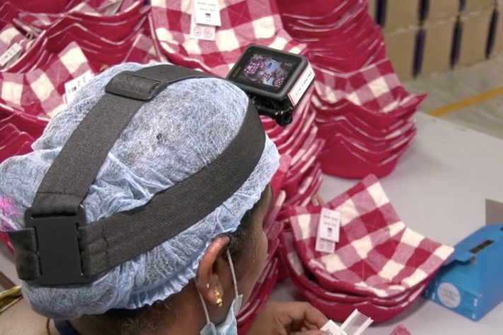 Trabalhadores indianos estão treinando robôs de IA para assumirem seus empregos – Reprodução/YouTube AFP News