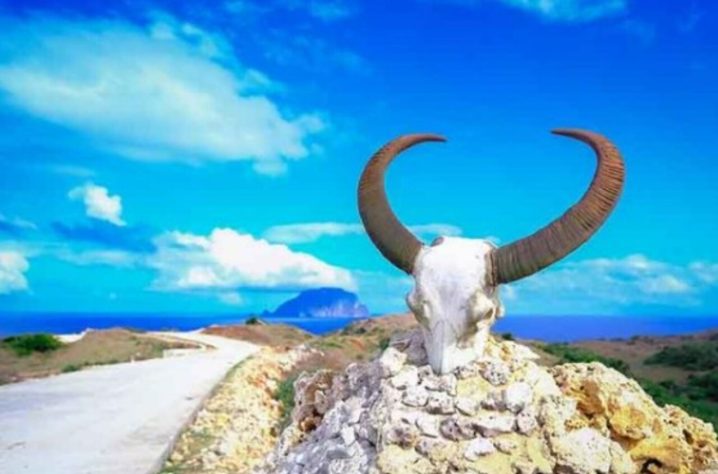 Rua em direção a Port Tachimos, Ilha Itbayat, Batanes - Batanes, província na região Vale de Cagaiã, nas Filipinas - CharMel Creations/Wikimédia Commons