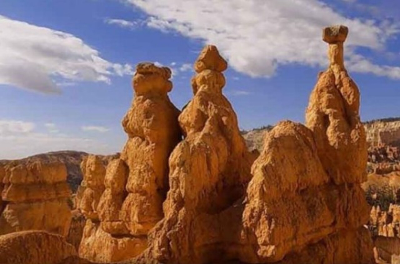 Segundo tradições indígenas, os hoodoos são seres transformados em pedra como punição por atos perversos. Alguns parecem animais, outros figuras humanas em fileiras misteriosas. Essa visão mítica reforça o caráter enigmático da paisagem e sua aura espiritual.