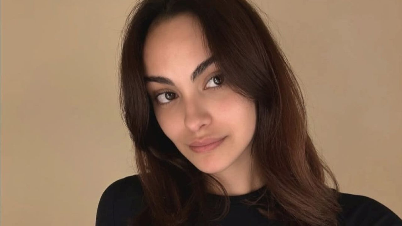 A mãe de Camila, Gisele, é de Porto Alegre, no Rio Grande do Sul, enquanto seu pai, Victor, é de Brasília, no Distrito Federal. Camila mudou-se diversas vezes durante a infância, mas passou a maior parte desse período na Flórida e morou por um ano em Brasília quando tinha 10 anos. Ela fala português e já concedeu diversas entrevistas na língua materna dos pais.
