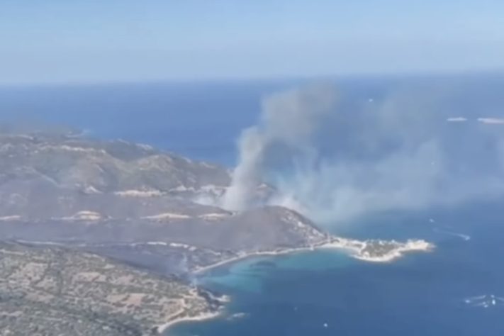 Incêndio na Praia de Punta Molentis, Villasimius, em Sardenha – Reprodução 
