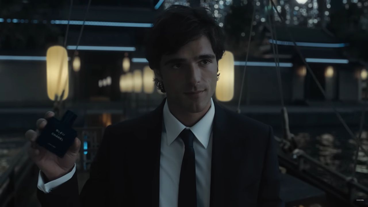 Na vida profissional, Elordi está em um dos melhores momentos da carreira. O ator foi anunciado como o novo embaixador de fragrâncias da Chanel e estrelou a aguardada campanha de lançamento de 