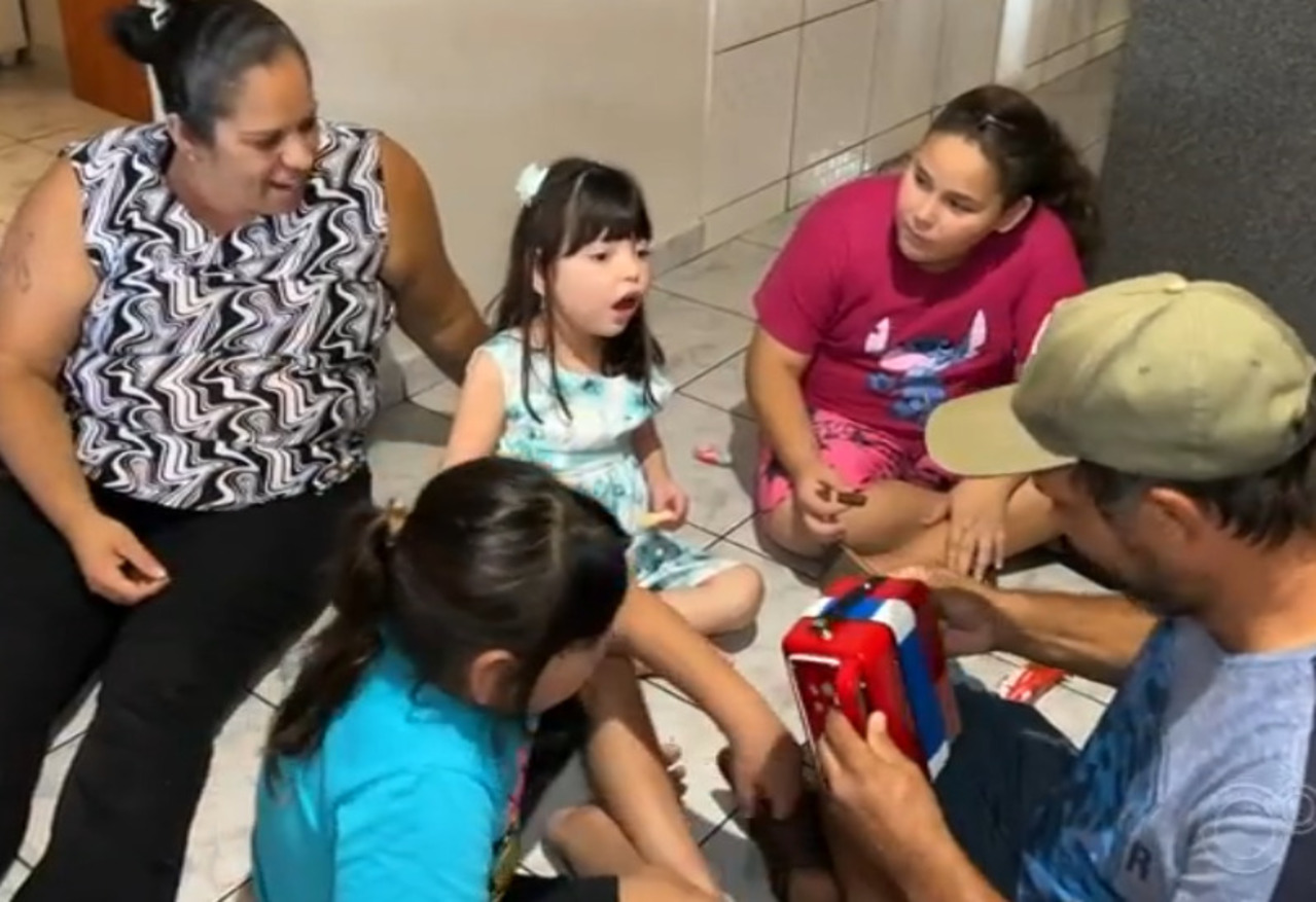 A história da menina se tornou um símbolo de esperança, resiliência e dedicação coletiva. Ela mostra como o trabalho de profissionais da saúde, aliado à perseverança da família e da própria criança, pode transformar trajetórias marcadas pela adversidade. O recomeço de Maria Clara é celebrado como uma verdadeira vitória da vida.
