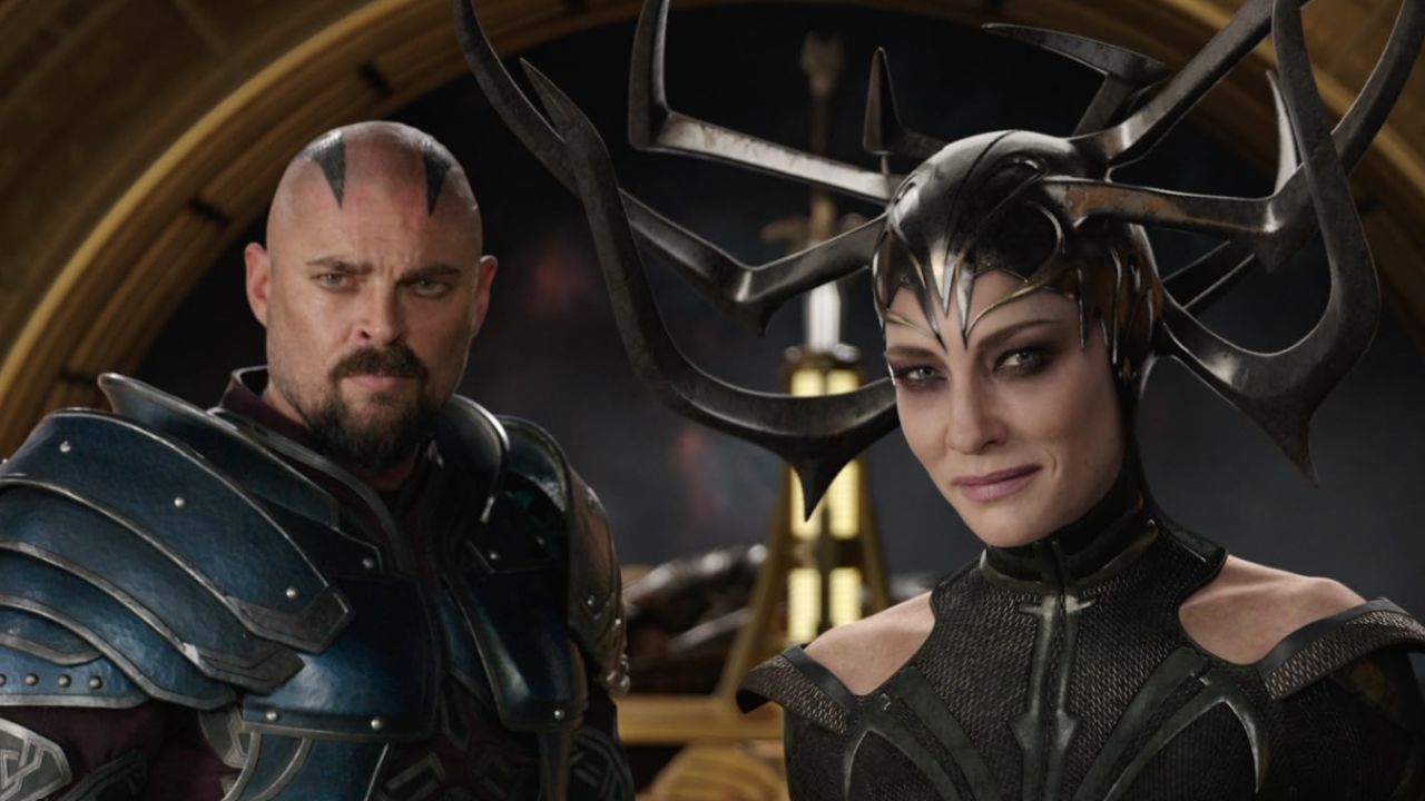 Outro destaque de sua carreira foi a participação em outra grande franquia. Desse vez, fez parte do Universo Cinematográfico da Marvel. Em 2017, ele interpretou Skurge, um guarda cansado colocado a serviço da vilã Hela, vivida por Cate Blanchett, em 