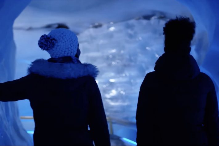 Caverna glaciar no Monte Titlis, Suíça – Reprodução