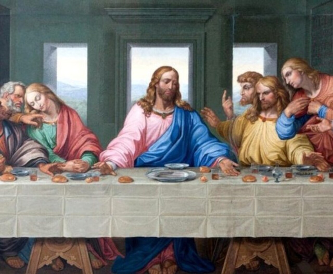 A escolha do dia faz referência à Quinta-feira Santa, quando, segundo a tradição cristã, Jesus realizou a Última Ceia com seus discípulos e instituiu a Eucaristia. 