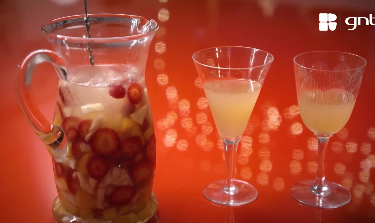 Alguns erros podem comprometer o sabor e o equilíbrio do clericot. Entre os mais comuns estão o uso de vinhos muito encorpados ou com sabor amadeirado, que acabam dominando a bebida. O excesso de açúcar também pode deixar o clericot enjoativo e mascarar o sabor das frutas. Além disso, adicionar frutas em excesso pode fazer o sabor do vinho praticamente desaparecer.
