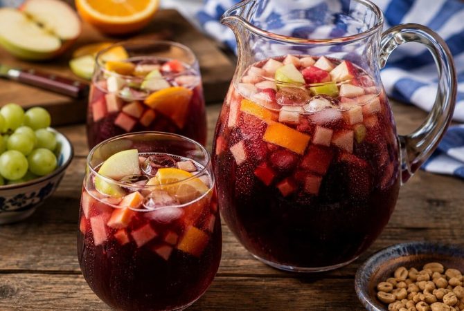 Você conhece o Clericot? Uma bebida refrescante feita com vinho e frutas