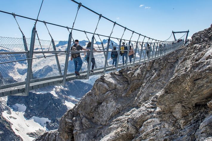 Cliff Walk, Monte Titlis, Suíça – Wikimedia Commons/ASaber91