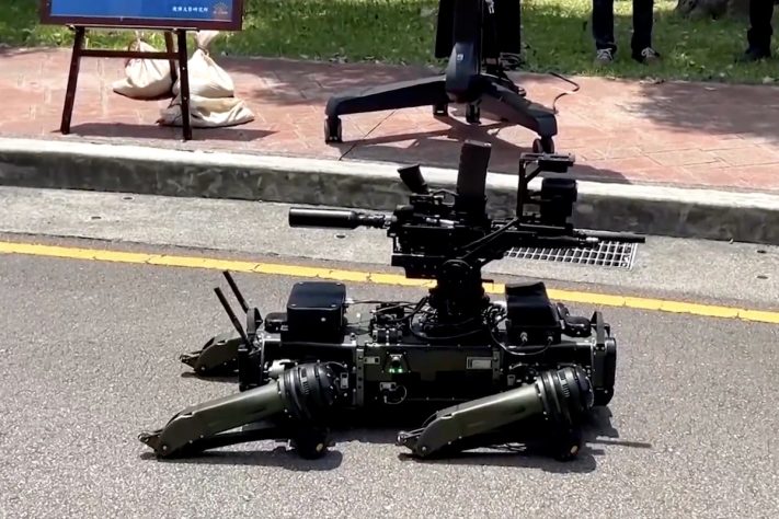 Em meio a tensões com a China, Taiwan apresenta três versões de cães-robôs militares – Reprodução/X/@reuters