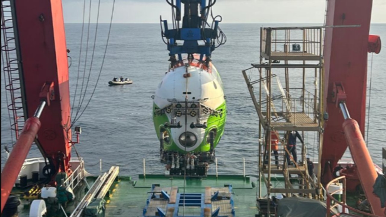 A preparação para o mergulho exigiu meses de planejamento técnico rigoroso. Cada detalhe da operação foi cuidadosamente estudado para garantir a segurança da cientista e o sucesso das atividades científicas em um ambiente onde as condições físicas são extremas e qualquer falha pode ser irreversível.
