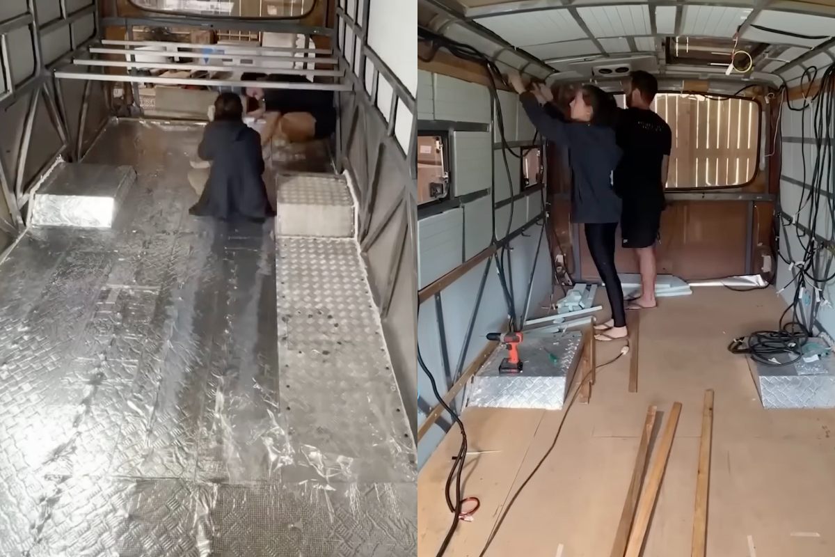 A preparação da estrutura também envolveu a remoção de ferrugem e a aplicação de materiais destinados à proteção e ao acabamento externo. O piso original recebeu tratamento especial antes da instalação de chapas de madeira compensada, que serviram como base para o isolamento térmico e acústico. Sobre essa camada, o casal aplicou manta asfáltica revestida com alumínio, solução que contribui para reduzir vibrações e aumentar o conforto interno.