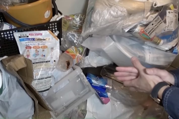 Gomi yashiki, casas lotadas de lixo viram dor de cabeça para autoridades no Japão – Reprodução/YouTube